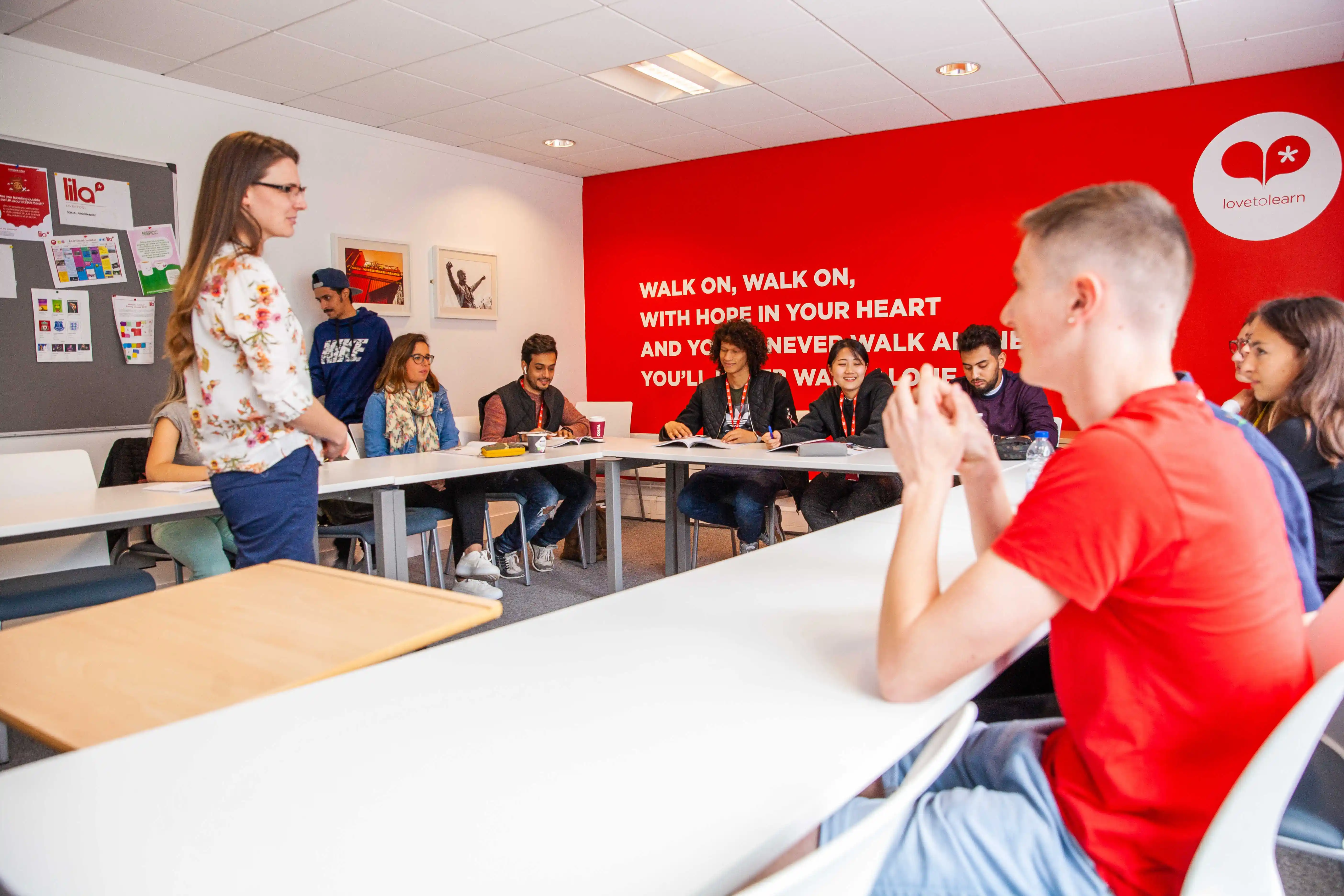  classroom ليلا للغات ليفربول