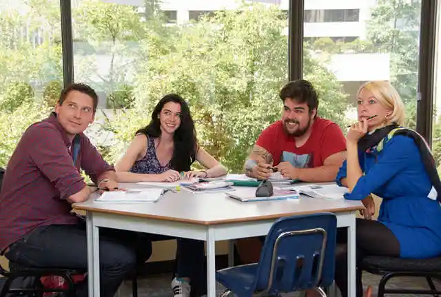 مدرسة سانت جايليز - فانكوفرنكوفر